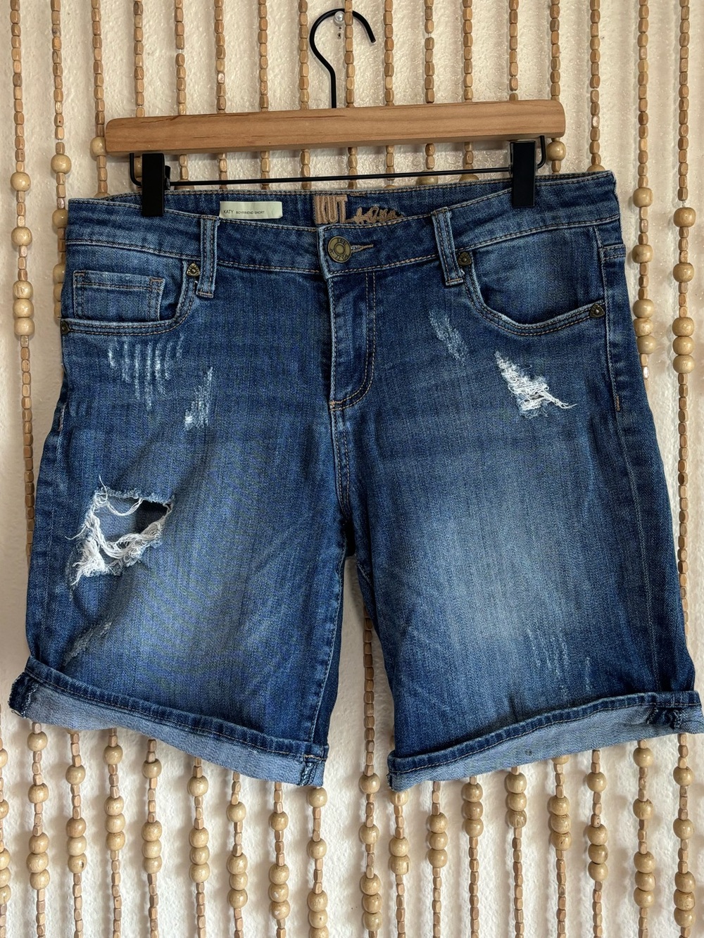 KUT Katy Boyfriend Distressed Medium Wash Stretchy Denim Women’s Shorts 8